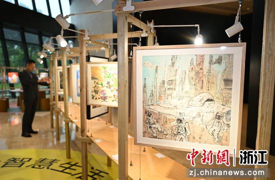 图为：大量优秀的美术作品集中展出。中新社记者 王刚 摄