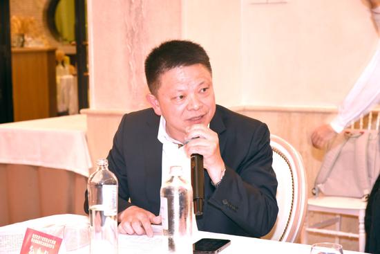 意大利青田同乡总会秘书长孙良敏主持活动。