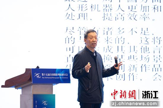 图为：与会者进行发言分享。中新社发 张双双 摄