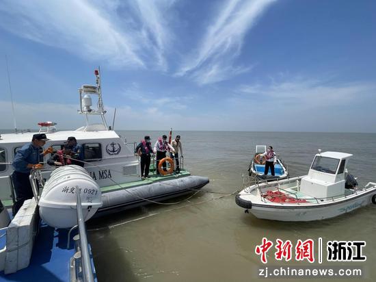 洞头区“海上一支队伍管执法”现场。王俊供图 洞头区“海上一支队伍管执法”现场。王俊供图