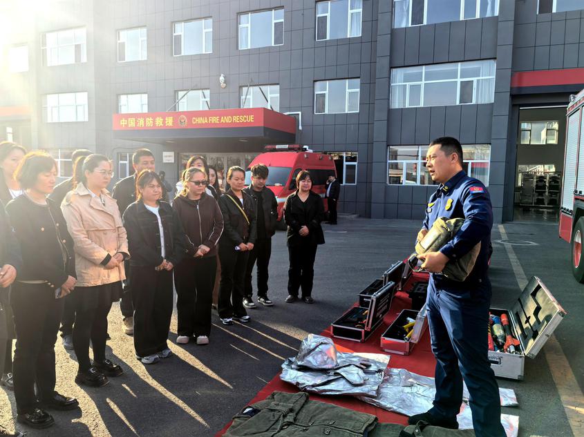 昌吉州呼图壁县卫健系统工作人员“零距离”体验学习消防知识