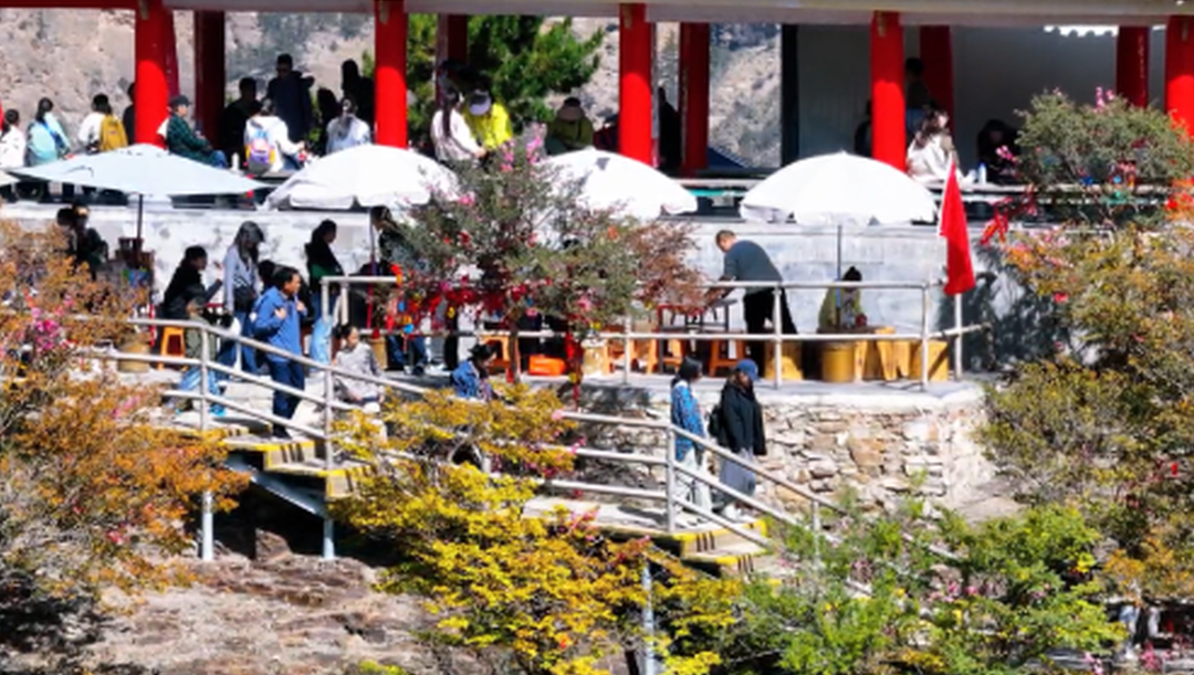 重陽登高望遠(yuǎn) 銀川市民暢游賀蘭山慶佳節(jié)