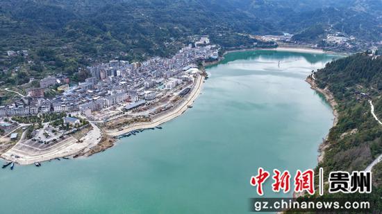 剑河县2025年水生生物资源增殖放流活动现场。罗峥铭 摄 剑河县2025年水生生物资源增殖放流活动现场。罗峥铭 摄