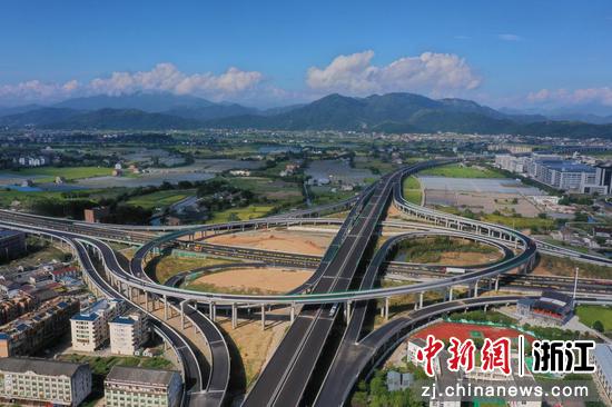 俯瞰瑞苍高速。浙高建公司 供图