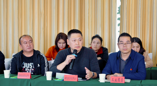 企业代表们畅所欲言，详细反映了在生产经营、资金周转、项目拓展等方面遇到的实际诉求2