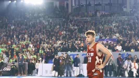 36岁“草根球王”安尼卡尔：篮球是永不熄灭的火