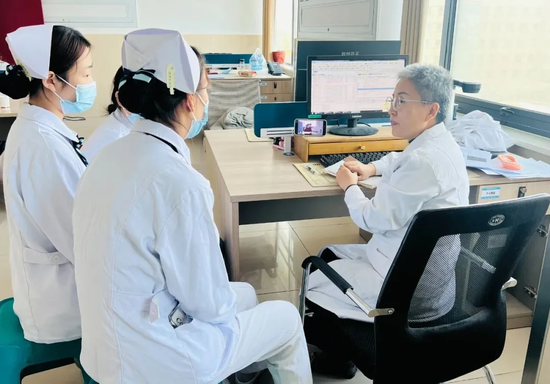 8b367a274adfc12d3d71f3e4aa2549bd