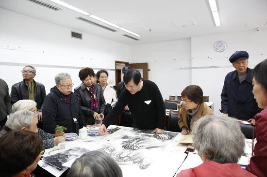 浙江老年大学开展书画教学活动。省委老干部局供图