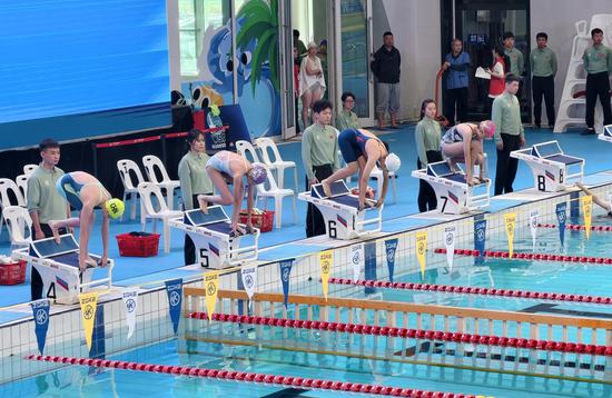 11月1日,乌鲁木齐市第三届中小学生游泳比赛现场。 11月1日,乌鲁木齐市第三届中小学生游泳比赛现场。