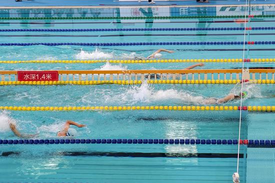 11月2日,乌鲁木齐市第三届中小学生游泳比赛现场。 11月2日,乌鲁木齐市第三届中小学生游泳比赛现场。