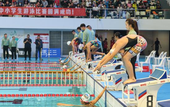 11月1日,乌鲁木齐市第三届中小学生游泳比赛现场。 11月1日,乌鲁木齐市第三届中小学生游泳比赛现场。