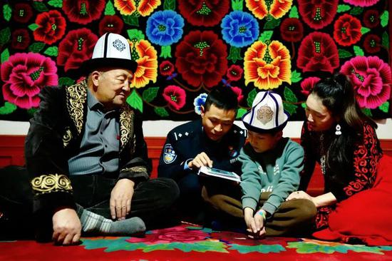 张仕征在辖区走访。