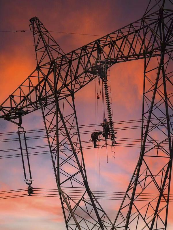 广西电网建设现场。邓嵩 摄 广西电网建设现场。邓嵩 摄