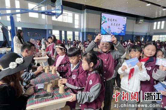 近日,游园活动现场。(湖州培文实验学校供图) 近日,游园活动现场。(湖州培文实验学校供图)