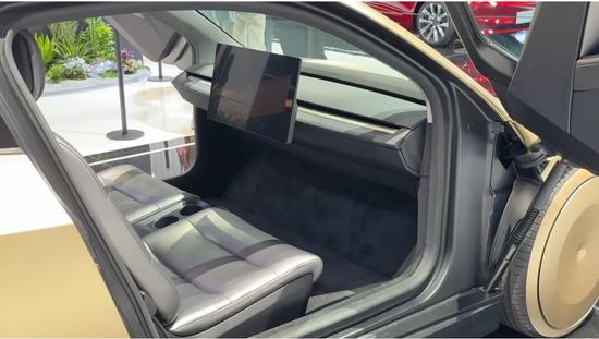 特斯拉首次在亚洲展出的无人驾驶电动车Cybercab。国是直通车 高晓烜 摄