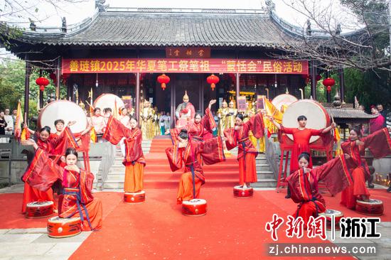 “蒙恬会”民俗活动现场。善琏镇供图 “蒙恬会”民俗活动现场。善琏镇供图