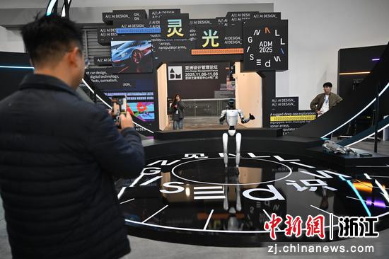 图为：展览现场。中新社记者 王刚 摄