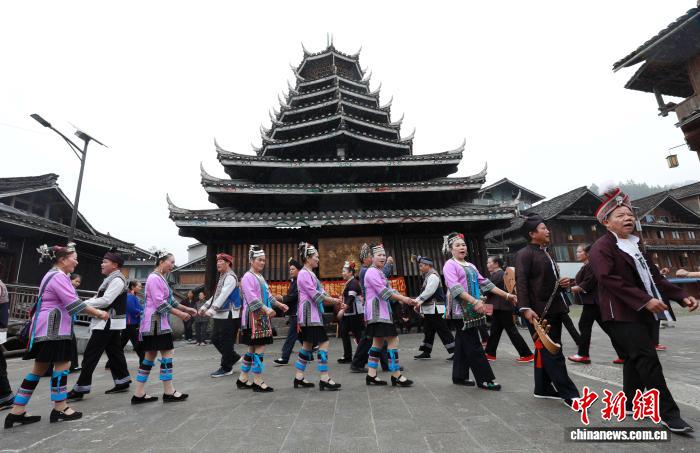 广西三江：湘桂“月也”展风情