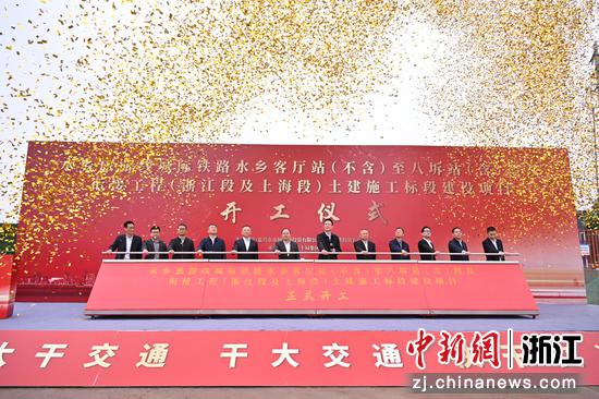 图为：开工仪式现场。中新社发 中铁十局 供图