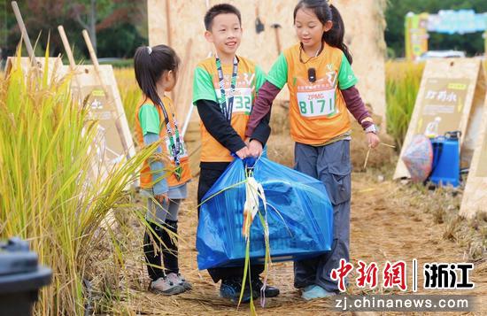 2025年“大云秋日·乡约趣玩”农耕月系列活动现场。主办方供图 2025年“大云秋日·乡约趣玩”农耕月系列活动现场。主办方供图