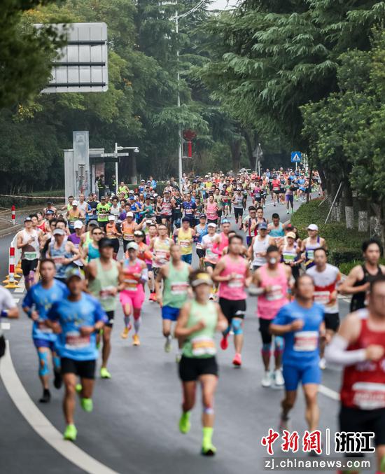 2025湖州马拉松比赛现场。主办方供图 2025湖州马拉松比赛现场。主办方供图