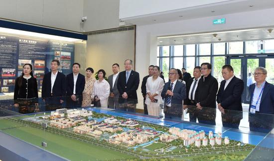 在澳门大学考察