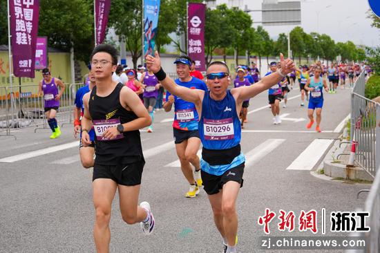 运动员比赛现场。&nbsp;刘伟&nbsp;摄