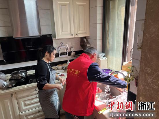 日前,上门检修服务现场。张颖 供图 日前,上门检修服务现场。张颖 供图