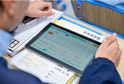 安装了精准教学云平台的学习平板成为同学们新的学习搭子 安装了精准教学云平台的学习平板成为同学们新的学习搭子