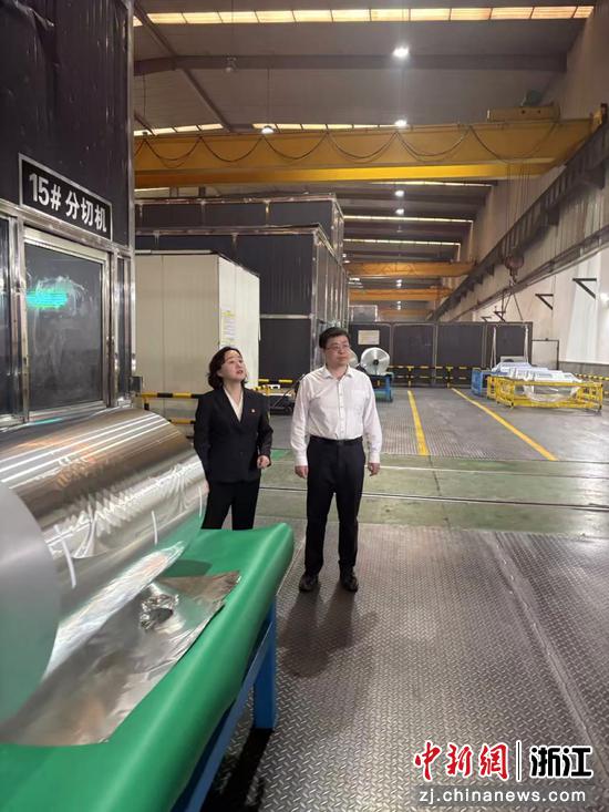 上海银行杭州分行走访相关企业。上海银行杭州分行供图