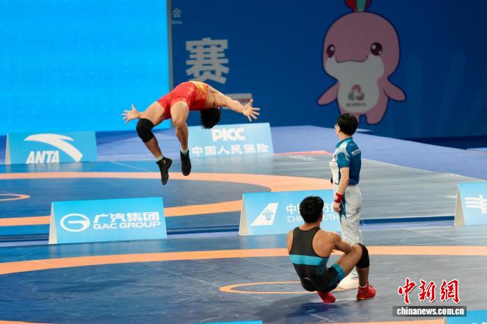 十五运会摔跤比赛进入第二个比赛日 广西队获得两枚金牌