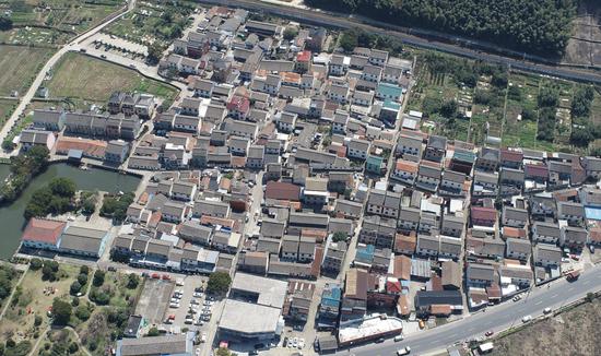 拆迁前的大碶街道璎珞村。