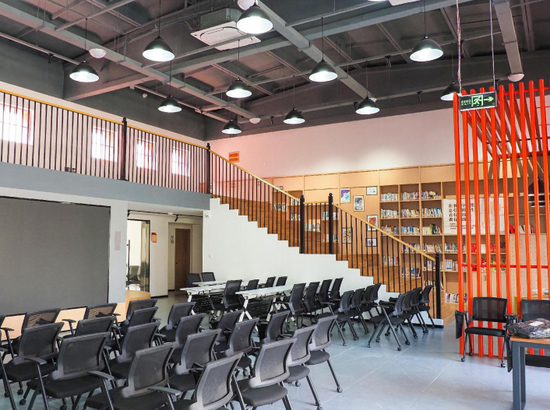 压赛堰社区党群服务中心内部。