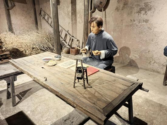 图二陈望道在柴房翻译共产党宣言的场景 图二陈望道在柴房翻译共产党宣言的场景