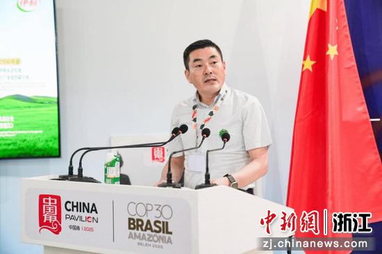 伊利集团副总裁徐克分享伊利“双足迹”全链减碳方案。伊利供图