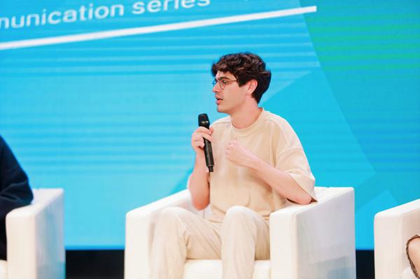 英国青年孟唐安。