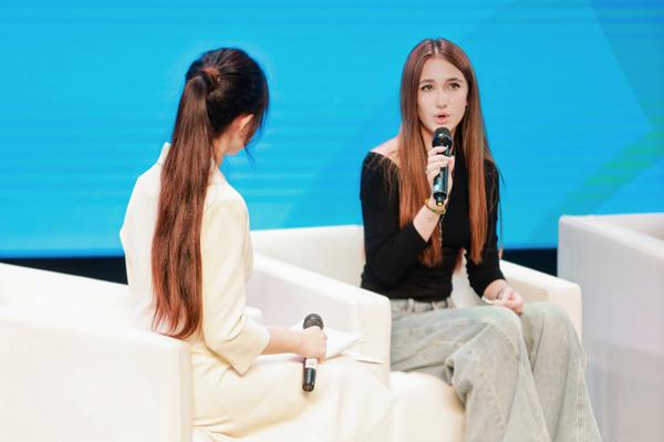 俄罗斯籍青年安杰丽。