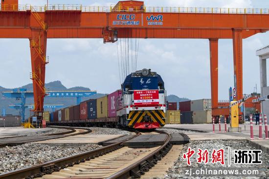 永康东站海铁联运班列常态化开行。 浙江交通集团 供图