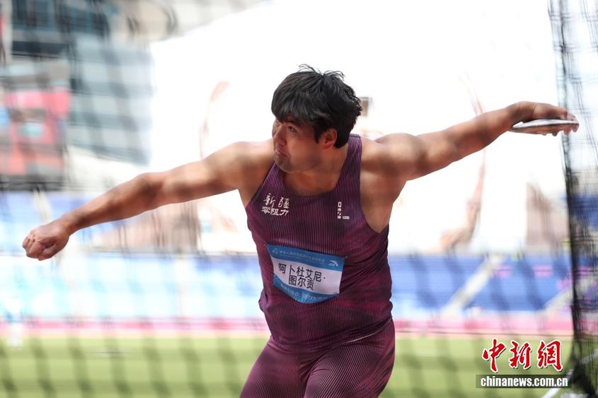 (粤港澳全运会)新疆队阿卜杜艾尼·图尔贡夺田径男子铁饼金牌 (粤港澳全运会)新疆队阿卜杜艾尼·图尔贡夺田径男子铁饼金牌