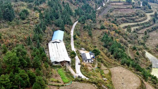 剑河县岑松镇柳旁村大山深处的肉牛养殖基地航拍实景。姜泽光 摄