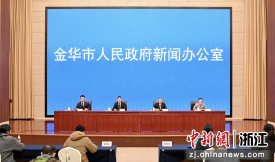 11月21日,浙江省金华市政府新闻办举行金华市传统村落和历史建筑保护利用工作新闻发布会。李建林 摄 11月21日,浙江省金华市政府新闻办举行金华市传统村落和历史建筑保护利用工作新闻发布会。李建林 摄