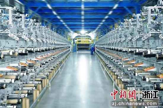 精工科技生产的碳纤维碳化装备。浙江省经信厅 供图 精工科技生产的碳纤维碳化装备。浙江省经信厅 供图