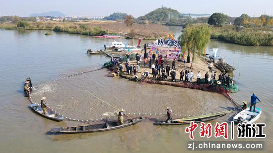 航拍渔民围网捕鱼。主办方供图 航拍渔民围网捕鱼。主办方供图