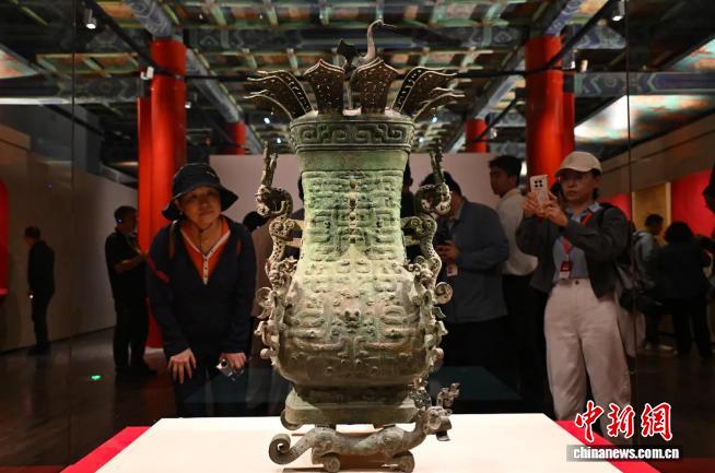 东西问丨励轩：何谓“中华”？