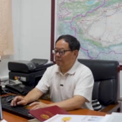 马华东：走遍“三山二盆” 不断为新疆发展资政建言