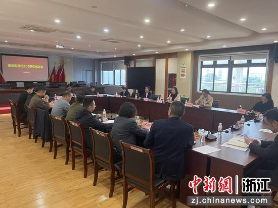 政协委员协商议事现场。康乾街道供图 政协委员协商议事现场。康乾街道供图