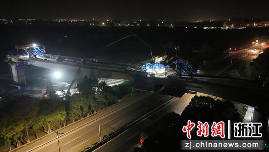 11月25日凌晨,项目施工现场。项目部供图 11月25日凌晨,项目施工现场。项目部供图