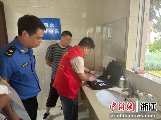 水质检测。 温州市综合行政执法局 供图 水质检测。 温州市综合行政执法局 供图