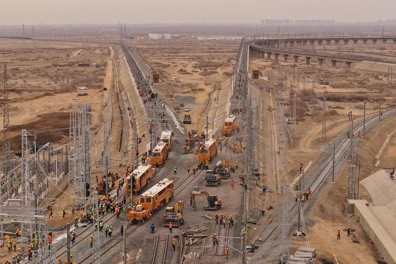 航拍线路拨接施工。