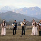 新疆牧民乐队唱响乡村新生活